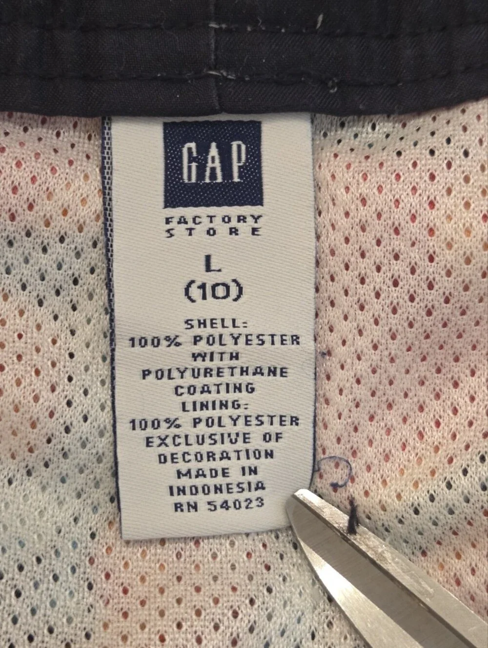 GAP bold red